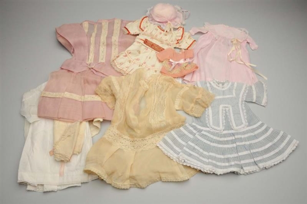 LOT OF CLOTHING FOR ANTIQUE DOLLS.                
