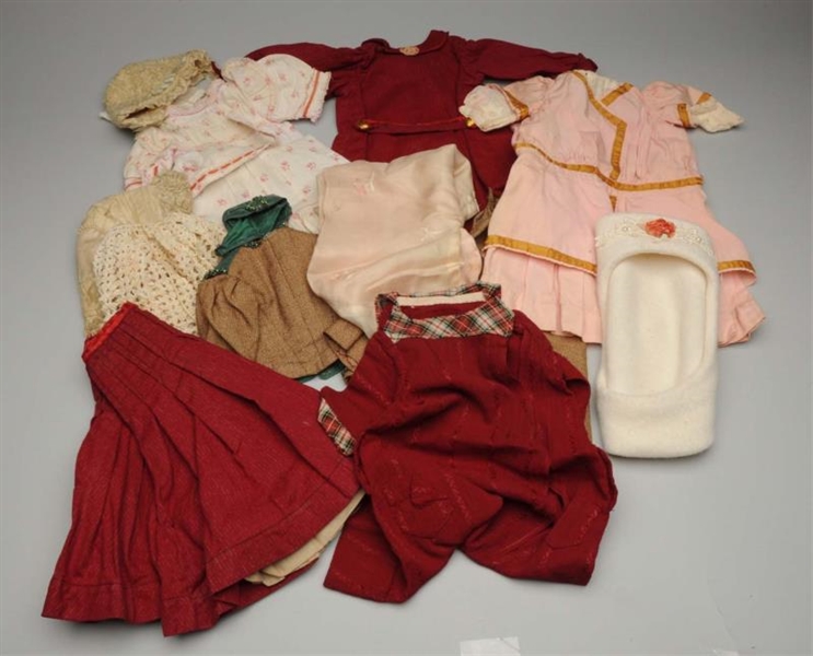 LARGE LOT OF ANTIQUE DOLL CLOTHING.               