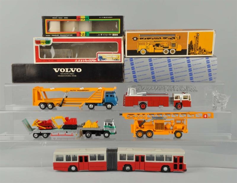 LOT OF 5: DIE CAST TRUCKS AND VARIOUS VEHICLES.   