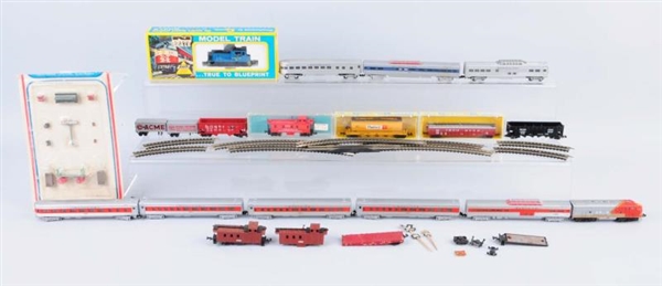 LARGE GROUPING OF N GAUGE - MAINLY PASSENGER CARS 