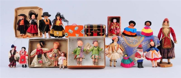 LOT OF ASSORTED SMALL FOREIGN DOLLS.              