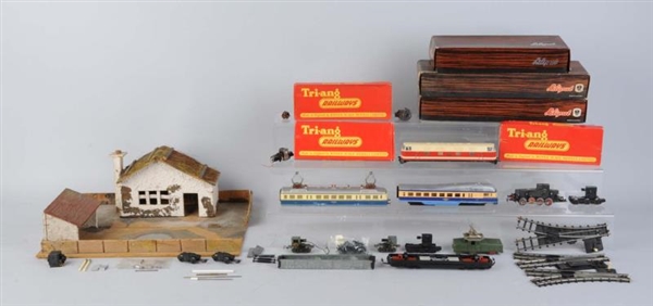 BOX LOT OF TRI-ANG TRACK, PARTS, & STRUCTURES.    