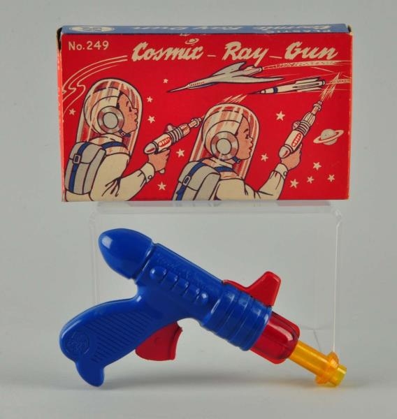 1950S PLASTIC COSMIC RAY GUN IN BOX.              