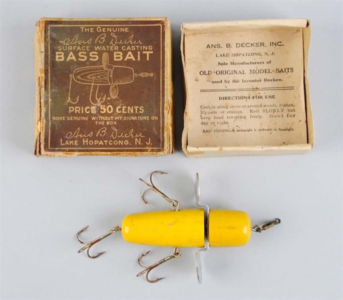 "BASS BAIT" FISHING LURE IN A BOX                 