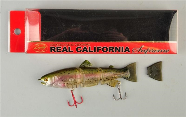 LUCKY CRAFT JOINTED MINNOW FISHING LURE IN A BOX. 