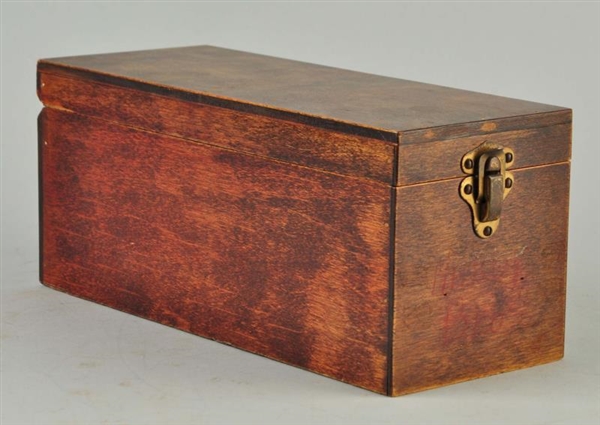 WOODEN BOX WITH FISHING LEADERS                   