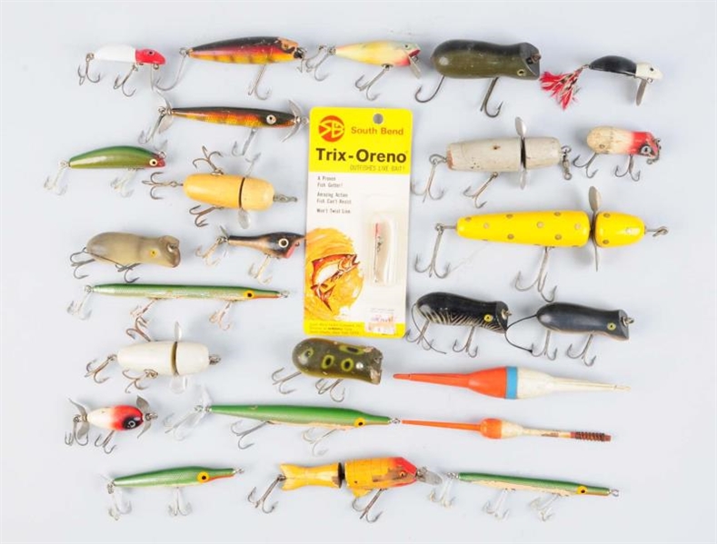 LARGE LOT OF ASSORTED FISHING LURES               