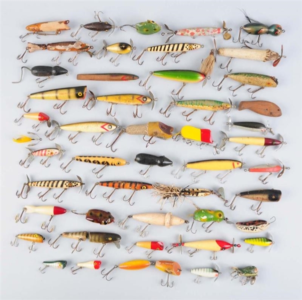 LARGE LOT OF WOODEN FISHING LURES.                