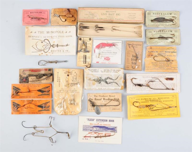 LOT OF ASSORTED METAL FISHING LURES IN A BOX      