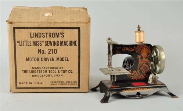 LINDSTROMS "LITTLE MISS" SEWING MACHINE IN BOX.  