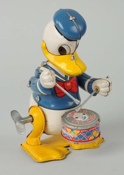TIN WIND-UP DONALD DUCK DRUMMER BY LINEMAR.       