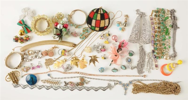 LOT OF ASSORTED COSTUME JEWELRY.                  