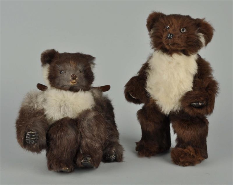 LOT OF 2: BROWN & WHITE BEARS.                    