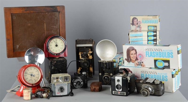 LOT OF 37: ASSORTED PHOTOGRAPHY ITEMS             