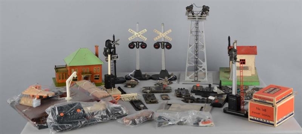 ASSORTED LIONEL TRAIN BUILDINGS AND ACCESSORIES   