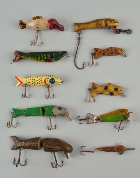 LOT OF 9 WOODEN PAINTED FISHING LURES             