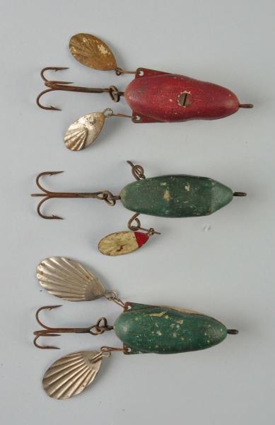 LOT OF 3 RED AND GREEN FISHING LURES              