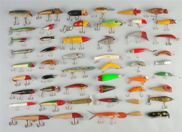 LARGE LOT OF ASSORTED WOODEN PAINTED FISHING LURES
