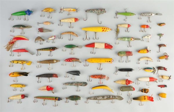LARGE LOT OF ASSORTED WOODEN BAITS.               