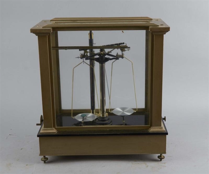 KAUFMAN LATTIMER SCALE IN METAL AND GLASS CASE    
