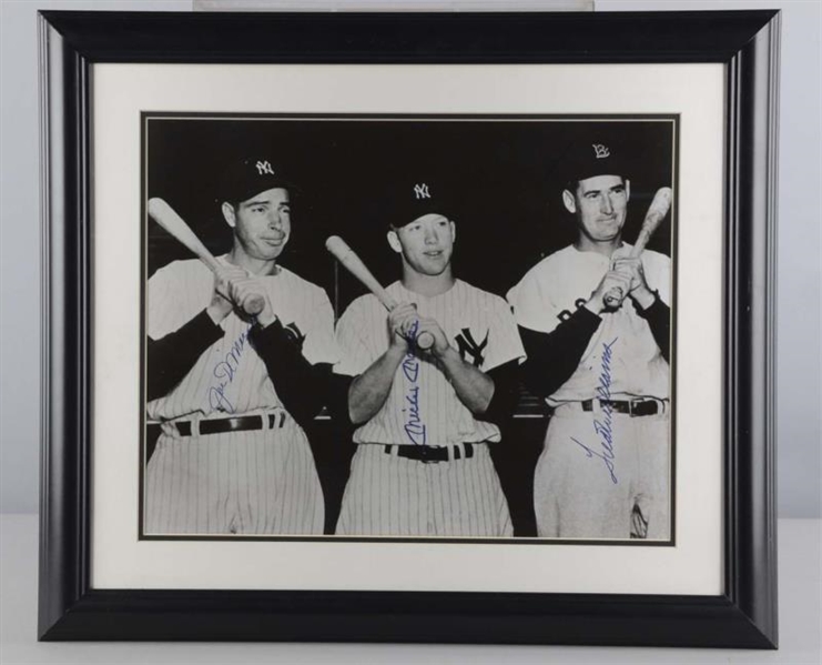 NEW YORK YANKEES AUTOGRAPHED PHOTO WITH COA       