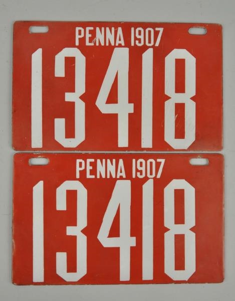 SET OF 1907 PENNSYLVANIA PORCELAIN LICENSE PLATES.