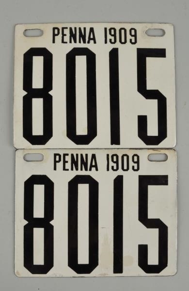 SET OF 1909 PENNSYLVANIA PORCELAIN LICENSE PLATES.
