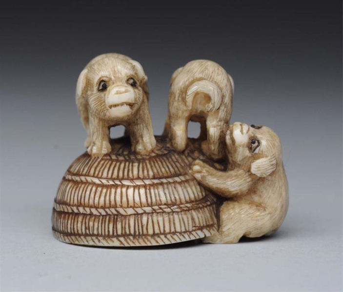ANTIQUE IVORY NETSUKE WITH DOGS.                  