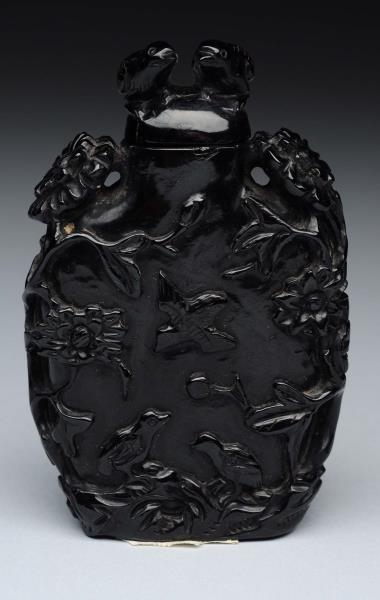 CARVED CHINESE SNUFF BOTTLE                       