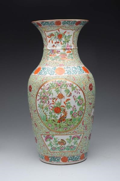 CHINESE EXPORT VASE.                              