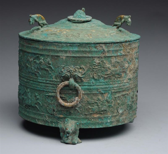 CHINESE BRONZE COVERED VESSEL WITH FIGURES.       
