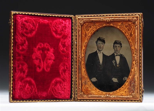 AMBROTYPE OF 2 CIVIL WAR UNION SOLDIERS.          