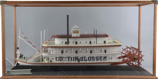 LARGE COTTON BLOSSOM PADDLE BOAT MODEL IN CASE    