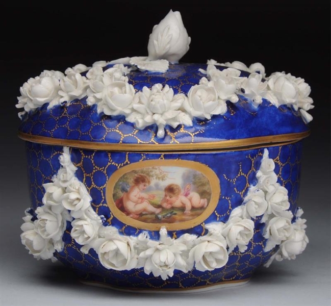EARLY 19TH CENTURY NIDERVILLER PORCELAIN BOX.     
