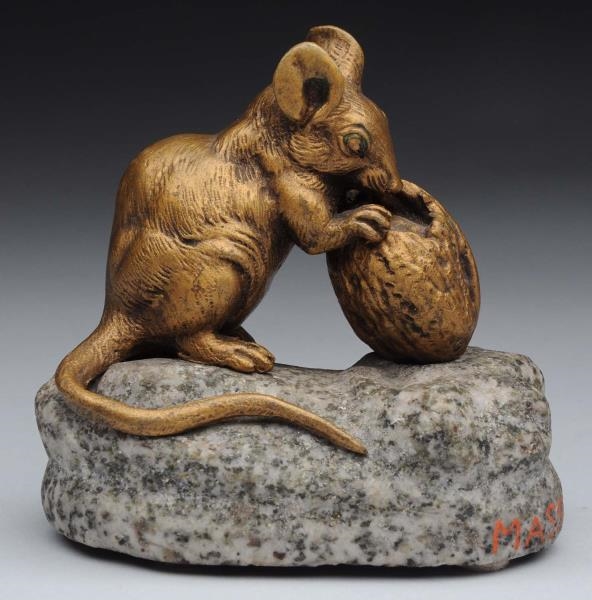 19TH CENTURY FRENCH BRONZE MOUSE.                 