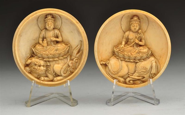 ROUND CARVED NETSUKE BOX WITH CASE & STAND.       