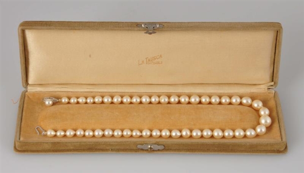 STAND OF PEARLS.                                  