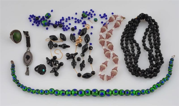 LOT OF ANTIQUE BEADS AND ACCESSORIES.             