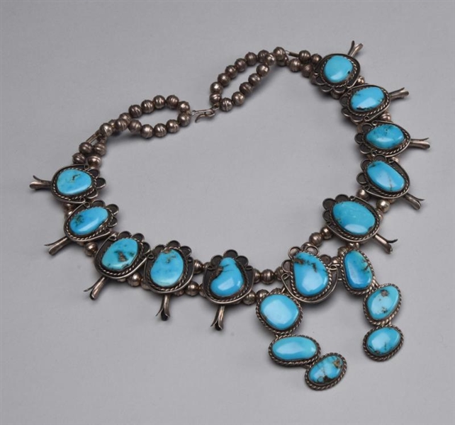 STUNNING ANTIQUE TURQUOISE NECKLACE.              