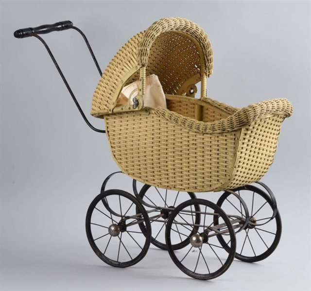 VINTAGE DOLL CARRIAGE.                            