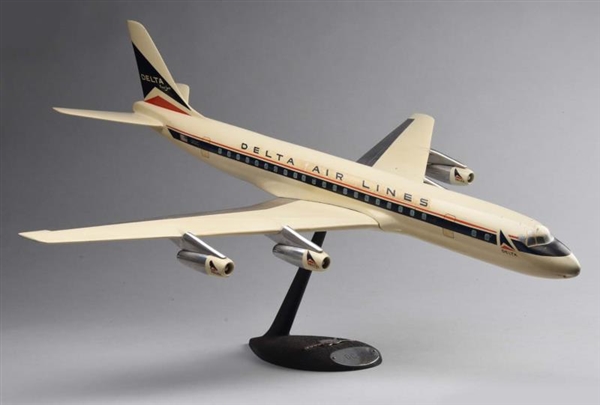 DELTA AIR LINES DC-8 TRAVEL AGENT AIRPLANE MODEL. 