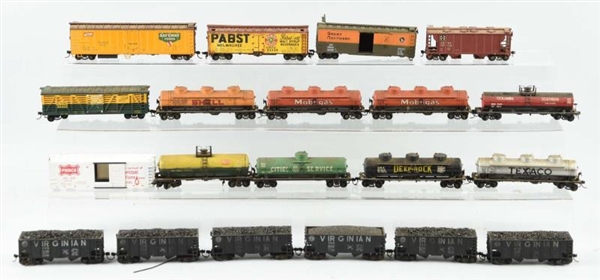 LARGE GROUPING OF ASSORTED FREIGHT CARS.          
