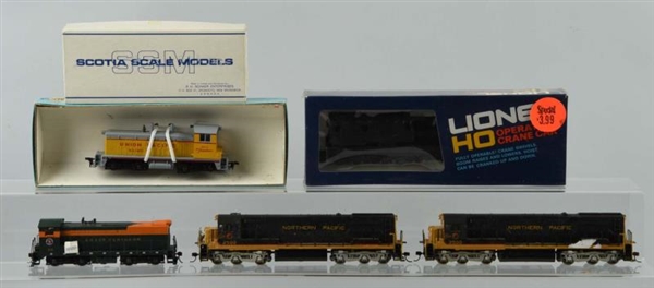 ASSORTED TRAIN CARS WITH ACCESSORIES.             