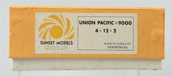 SAMHONGSA TRAIN SET "UNION PACIFIC #9000" IN BOX. 