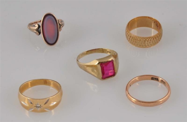 LOT OF 5: ASSORTED GOLD RINGS.                    