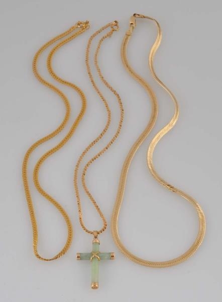 LOT OF 3: ASSORTED GOLD NECKLACES.                