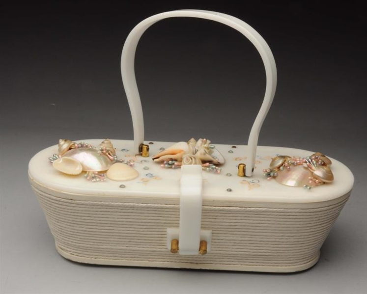 LUCITE LIDDED PURSE WITH SHELLS.                  