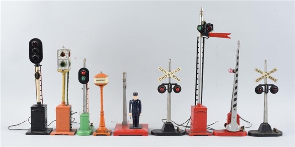 LARGE LOT LIONEL BLOCK SIGNALS, LIGHTS & TOWERS . 