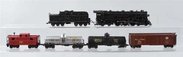 LOT OF 6: LIONEL FREIGHT CARS.                    