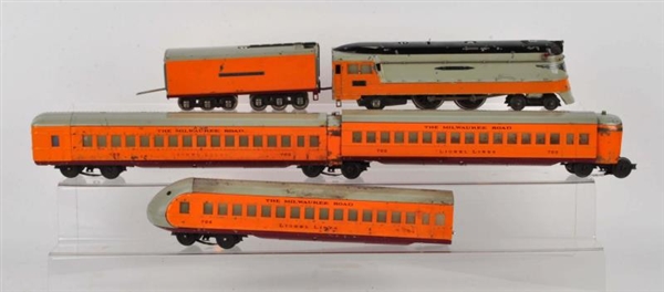 LOT OF 5: LIONEL TRAIN SET WITH 3 BOXES.          